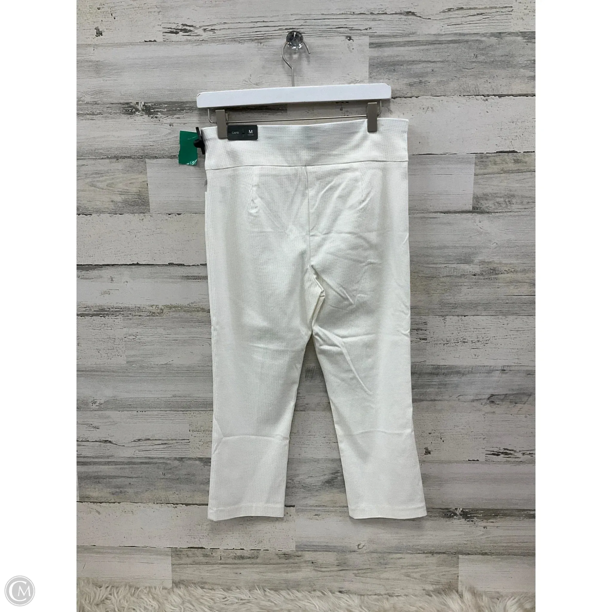 Capris By Maurices In White, Size: M
